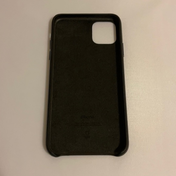Apple iPhone 11 Pro Max Leather Case - Black - Picture 4 of 7